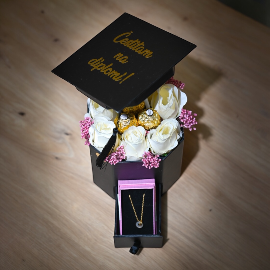 Poklon paket za diplomu cvijeće i nakit