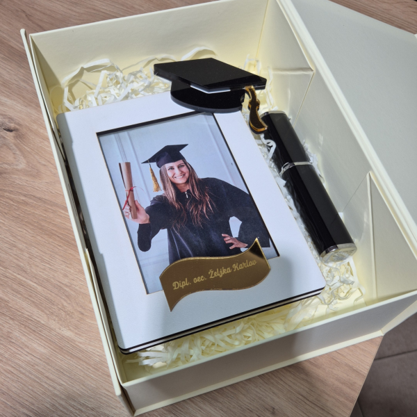 Poklon paket za diplomu "Nova titula”